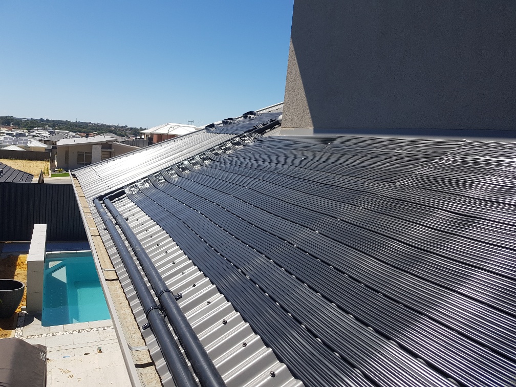 Installation of solar pool heating in Coogee